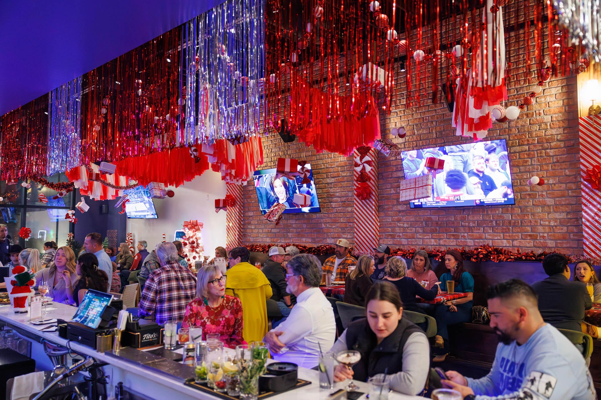 River's Cocktail & Wine Bar